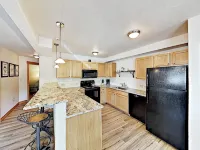 Remodeled 2 Bedroom Downtown Condo sleeps 6! - Boutique