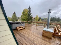 Mountain Vintage Vacation Home! Conveniently in Mt CB, easy access to trails! - 4-Star
