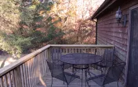 Winetrail Cabin - SIU, Giant City SP, Shawnee Forest, & Cedar Lake minutes away! - Balcony