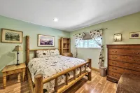Tahoe Ranch, Hot Tub, on River, 3Bd, 2 BA, Family & Dog OK Walk. Summertime Pool - Wifi