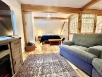 Stay near Jay Peak at your own private cabin with 18 brookside acres! - Hytter