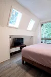 Lazy Me ~ A Magical Creek-front Cabin with Hot Tub! Private Woods - Chalets