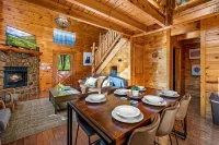 Central Location with Wooded Views and Hot tub - con encanto