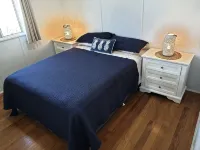 Indoor/outdoor pet-friendly beach house next to world-class beach and river. - balcony
