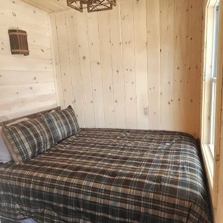 Cozy Cabin in Lovely Errol with Direct Trail Access, Close to Town (Cabin 2) Hotels in Errol