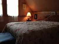 Beautiful cottage on scenic Adirondack hobby farm - シャレー