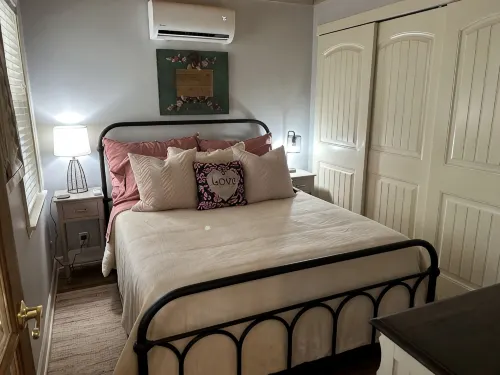 COZY PRIVATE COTTAGE CLOSE TO THE LAKE - Homestays