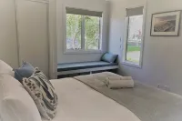Beach House with Bay of Fires views, featuring 2 bedrooms with ensuite bathrooms - Beach