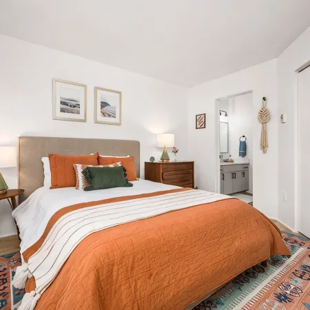 Hawks Nest Hideaway - 2 Bed 2 Bath - Screened In Deck