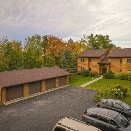 Breezy Hills - Unit 4; Lake Bemidji, King Bed, Kayaks, PB Trail Private Access