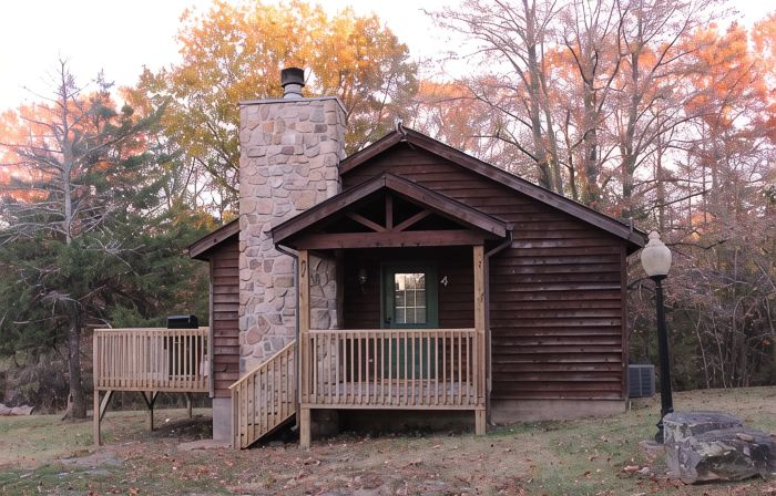 Winetrail Cabin - SIU, Giant City SP, Shawnee Forest, & Cedar Lake minutes away!