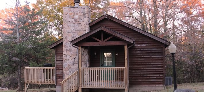 Winetrail Cabin - SIU, Giant City SP, Shawnee Forest, & Cedar Lake minutes away! Hotels in Jackson County