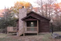 Winetrail Cabin - SIU, Giant City SP, Shawnee Forest, & Cedar Lake minutes away! - Balcony