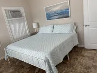 Cottage by the Sea Unit AIndian Rocks Retreat- 3-Minute Walk to Beach- King Bed - Apartments