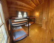 Log Cabin 1.6 Miles from Newfound Lake! Pet Friendly! Sleeps up to 10 - Chalets