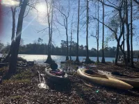 Waterfront Cabin off I-95 in Lumberton with WiFi, Foosball, Kayaks, Pet-friendly - 3성급