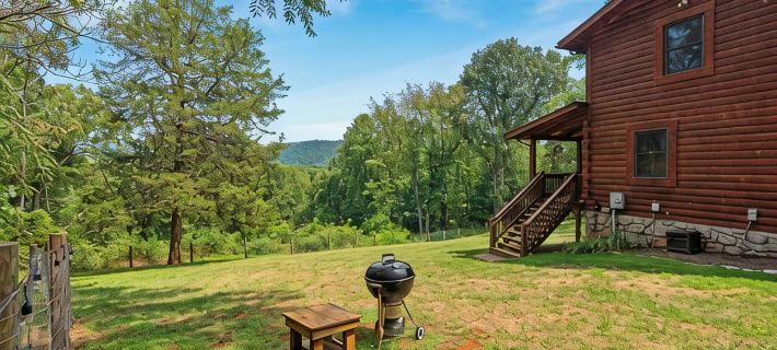 Luxury Cabin on 6 Acres w/ Mountain Views Near Nelson 151 & Wintergreen Hotels in Nelson County