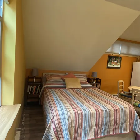 Sandy Beach Retreat Sunrise Studio- Steps from Sandy Beach & Treadwell Trail!