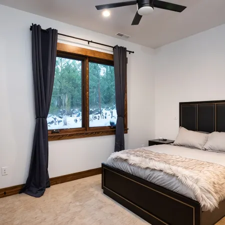 Stylish Luxury Townhouse - Walk to Downtown, A/C!