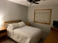 2 bedroom (sleeps 6) cozy condo in the heart of North Conway, NH. - balcony