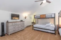 3 BR, 3 Bath sleeps 10.  Next to Giant Steps Lodge.  Ski in/out - 3つ星