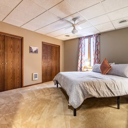 Historic Downtown Top Floor 2BR Apartment