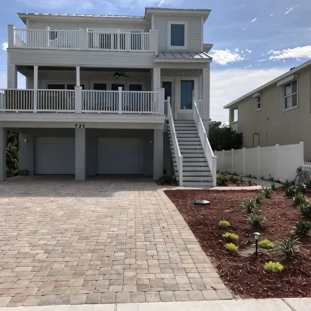 Fantastic View! Beautiful Oceanfront Beach House; Steps to the Beach! 4/6 Br