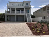 Fantastic View! Beautiful Oceanfront Beach House; Steps to the Beach! 4/6 Br - 4-Star