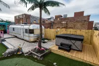 The Downtown Omaha Oasis- over 10,000 sq ft includes arcade & rooftop w/ hot tub - โฮมสเตย์