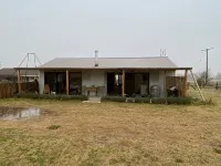 Q1 on Crestview, Adorable 1 Bedroom Farm Stay Cabin - Bungalows