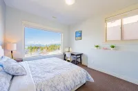 Legal Lakeview 2-bed 2-bath Entire Suite - 3-Star