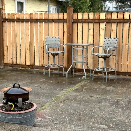 Old Town Cottage in Port of Siuslaw,  King Bed