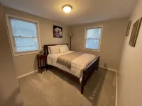 3 bedroom house with fenced in yard and pool close to Syracuse - Wifi