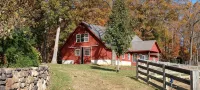 Loft Apartment in a Working Horse Barn.  Minutes from Lexington and the  Vahc. - 3-Star