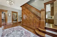 Home by the river, 5 Bedrooms, 5-minute walk to Children Museum, POOL TABLE! - Boutique