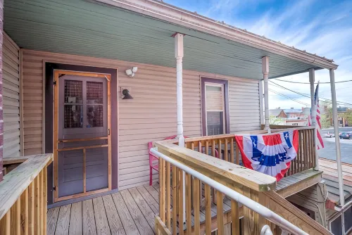 Gettysburg Retreat Best place to stay in Gettysburg! Pre-Civil War Home - พร้อมระเบียง