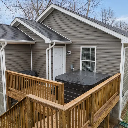 Bourbon Chaser- Horse Park 12min, Ark 30min, Hot Tub, 4 Bedrooms, Walk Downtown