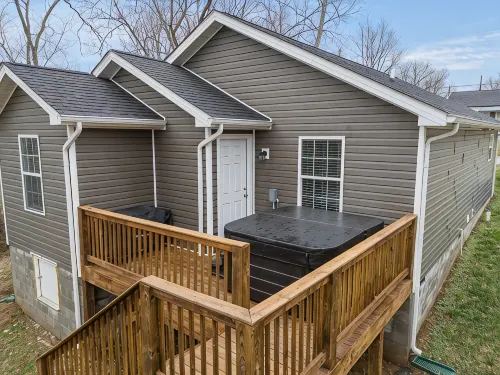 Bourbon Chaser- Horse Park 12min, Ark 30min, Hot Tub, 4 Bedrooms, Walk Downtown - Homestays