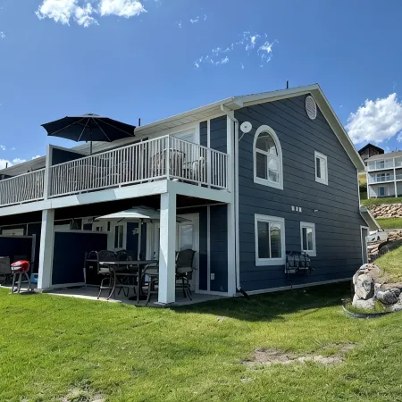 Luxury Bear Lake Retreat w/ Breathtaking Views overlooking lake 2 bedroom 2 bath
