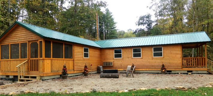 Moose Tracks Cabin with Hot Tub  on screened in porch! Hotels in Athens County