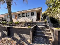 Beautiful, comfortable modern home, 1.5 blocks from the BEACH & Center Ave - 4-Star