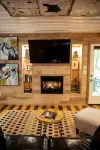 Honeymoon Loft Cabin - Soaking Tub & Fireplace - Walk to Mentone - Chalets