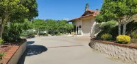 Detached guest house on private gated Spanish Estate with a pool, Temecula close - Homestays