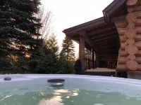 Charlevoix's Beautiful Log Home - 2-Star