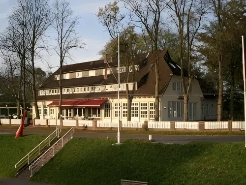 Hotel Schöne Aussicht - parkir