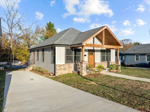 3Br Walkable Downtown Retreat ~ King Bed + Porch - 4 tähden
