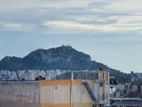 Athens at your feet, Fiber 1000Mbps + great view - 발코니