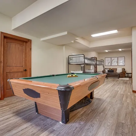 5 -Star Luxury Mountain Getaway - Grandview Lodge - Pool Opens Around April 15