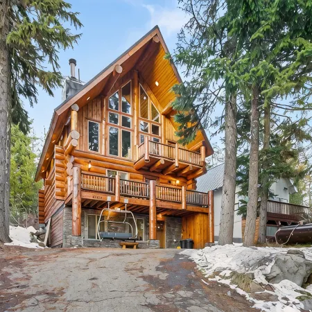 Cozy Ski Retreat in Govy w/ Hot Tub and Outdoor Sauna