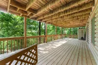 Table Rock Lake View, Huge Deck, Trees, Quiet, Updated, Decorated for Holidays! - Hytter
